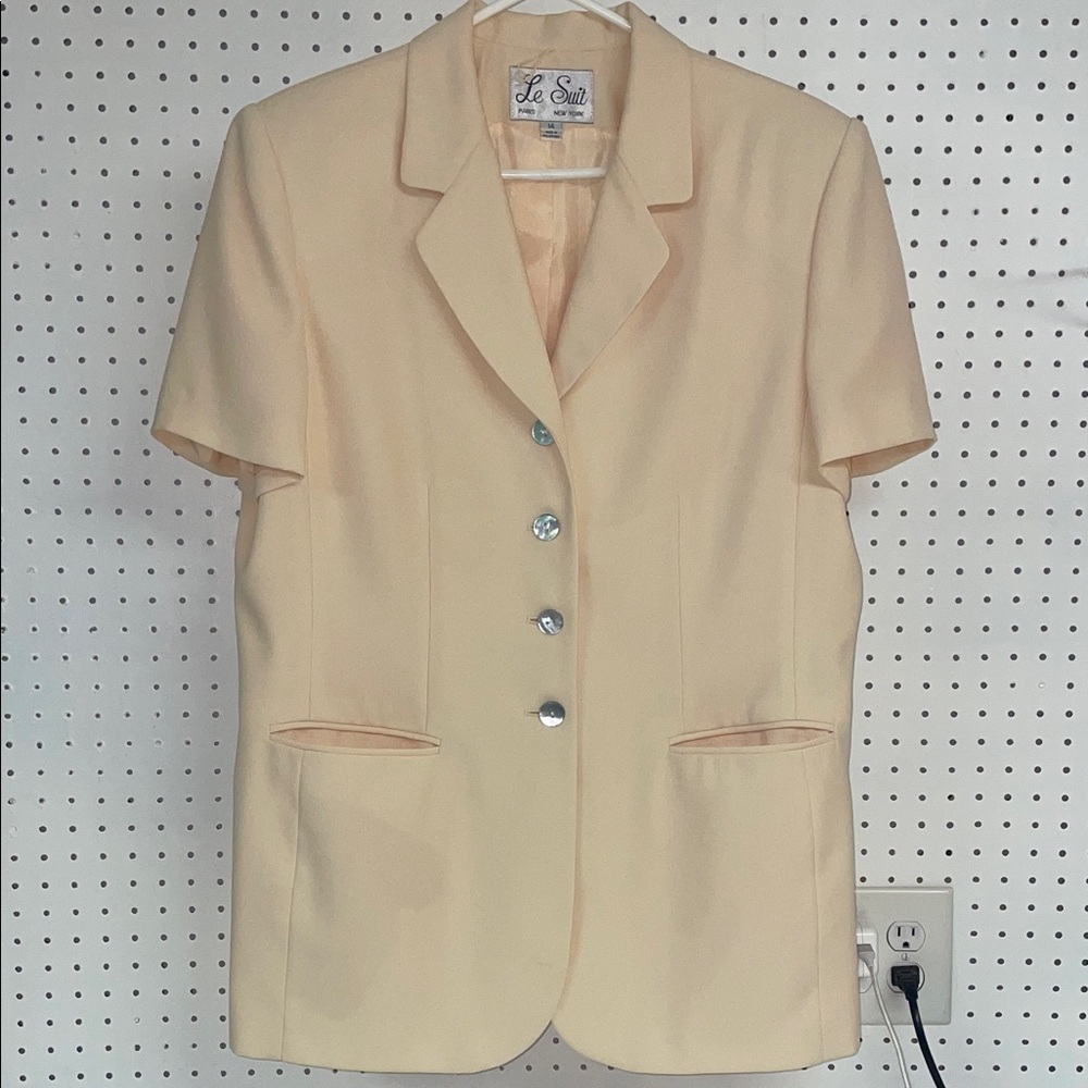 Le Suit Women's light buttery yellow Blazer & Skirt‎ w oyster Buttons. Sz 14